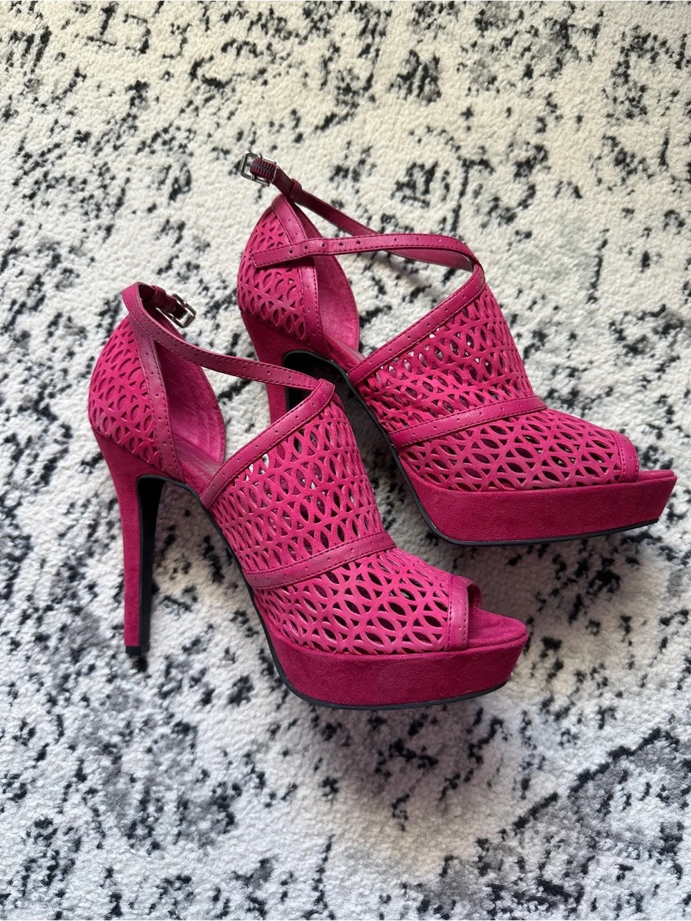 BCBGeneration Red Berry Fuchsia Nubuck Leather Platform Heels Shoes Size 9.5